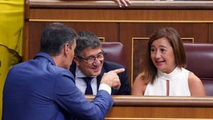 Pedro Sánchez, Patxi López y Francina Armengol, en el Congreso de los Diputados. 