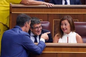 Pedro Sánchez, Patxi López y Francina Armengol, en el Congreso de los Diputados. 