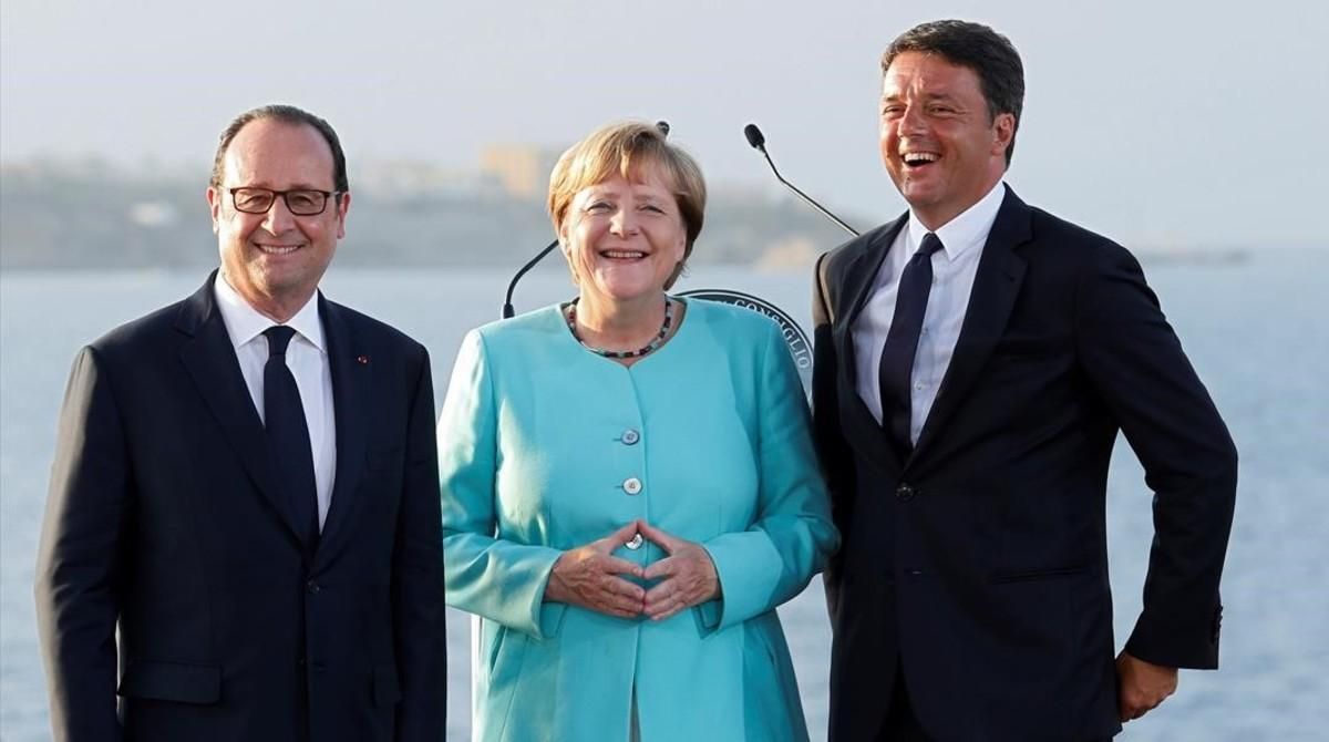 Hollande, Merkel y Renzi, en la cumbre que celebraron el 22 de agosto en la isla italiana de Ventotene. Hollande, Merkel y Renzi, en la cumbre que celebraron el 22 de agosto en la isla italiana de Ventotene.