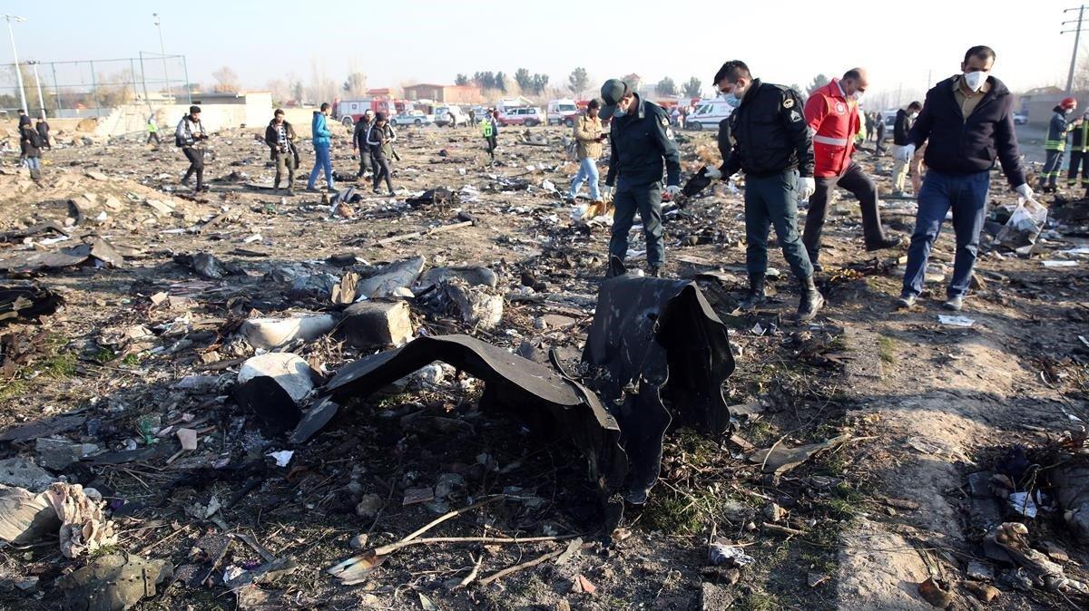Restos del avión ucraniano abatido por error por Irán.