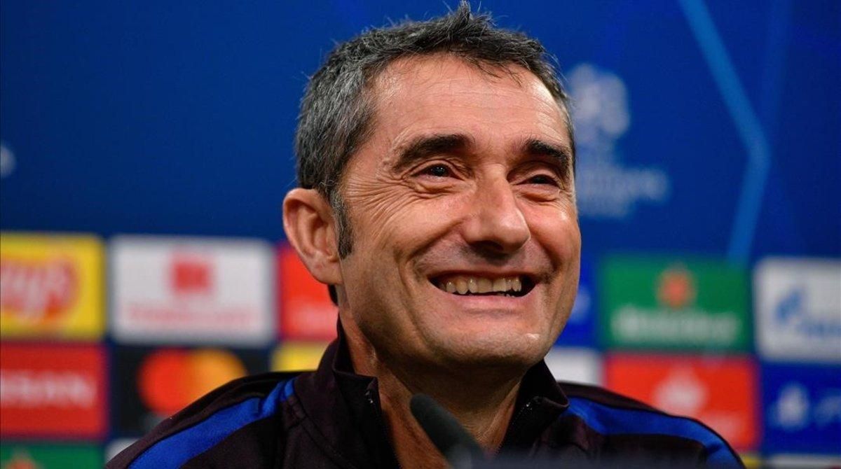 Ajornada la roda de premsa de Valverde i Busquets després que el seu xòfer s'hagi perdut Ajornada la roda de premsa de Valverde i Busquets després que el seu xòfer s'hagi perdut