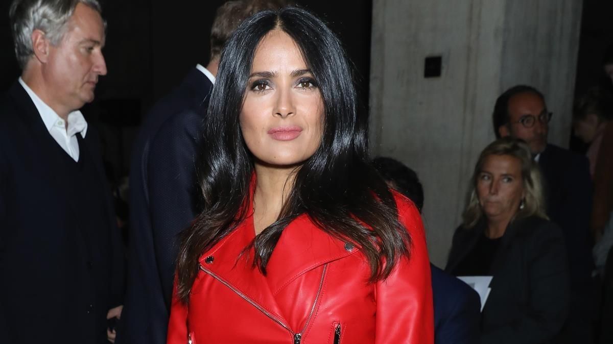 La actriz mexicana Salma Hayek en la London Fashion Week en septiembre de 2017. La actriz mexicana Salma Hayek en la London Fashion Week en septiembre de 2017.