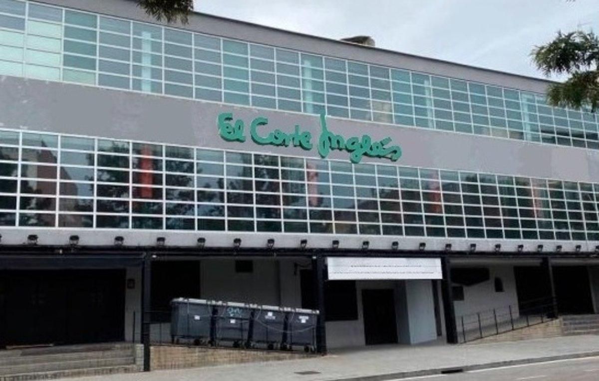 El autor imagina Razzmatazz convertida en un centro de El Corte Inglés. El autor imagina Razzmatazz convertida en un centro de El Corte Inglés.