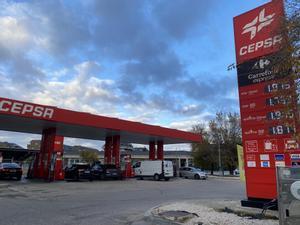 La gasolina y el diésel bajan sus precios de cara al Puente de Diciembre