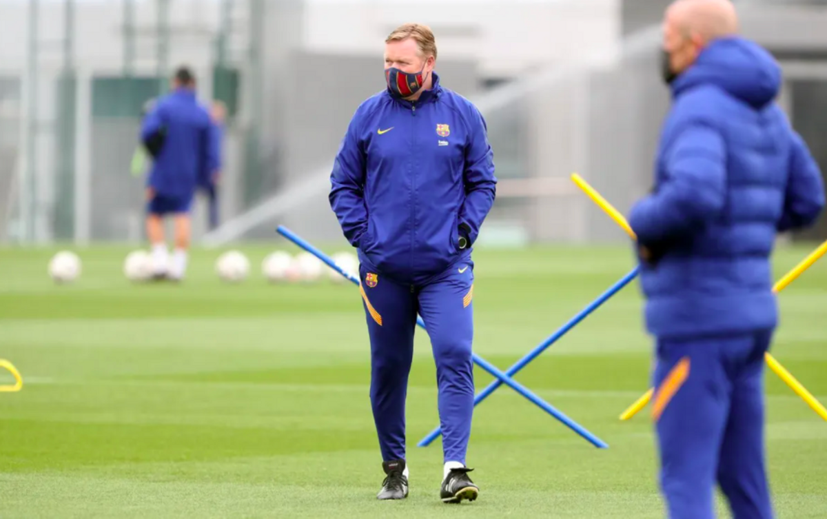 Koeman, en el entrenamiento del Barça en la ciudad deportiva. Koeman, en el entrenamiento del Barça en la ciudad deportiva.