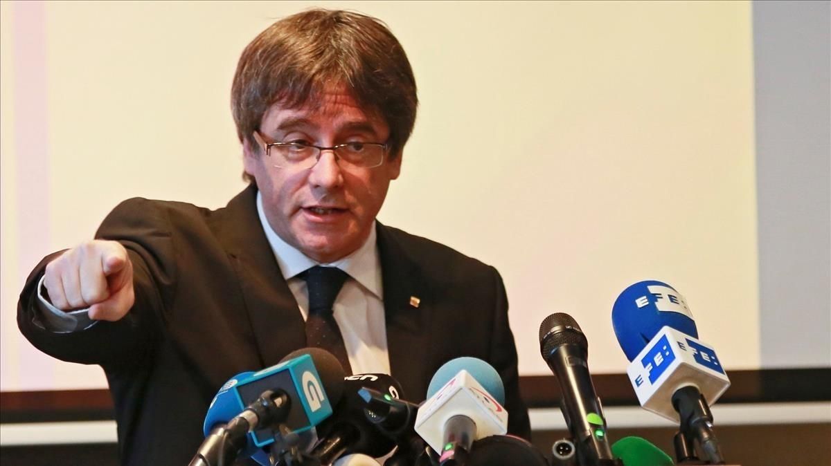 Carles Puigdemont, en una rueda de prensa en Bélgica, el pasado mes de noviembre. Carles Puigdemont, en una rueda de prensa en Bélgica, el pasado mes de noviembre.