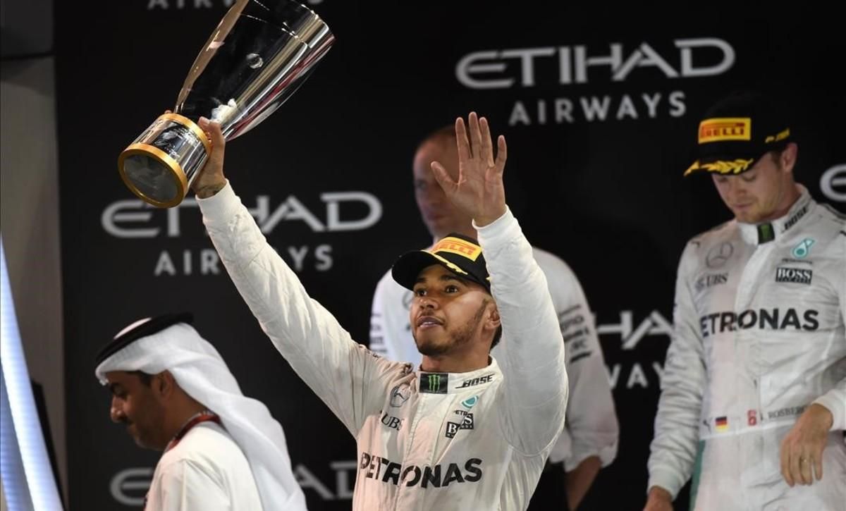 Lewis Hamilton, en el podio de Abu Dabi. Lewis Hamilton, en el podio de Abu Dabi.