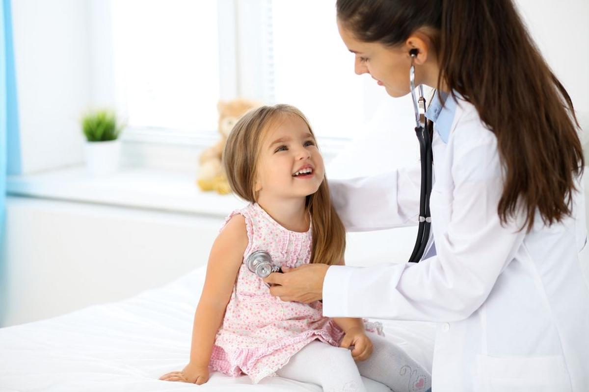 Los pediatras, sobre los casos de hepatitis en niños: "No se pueden relacionar con la vacuna del covid-19"