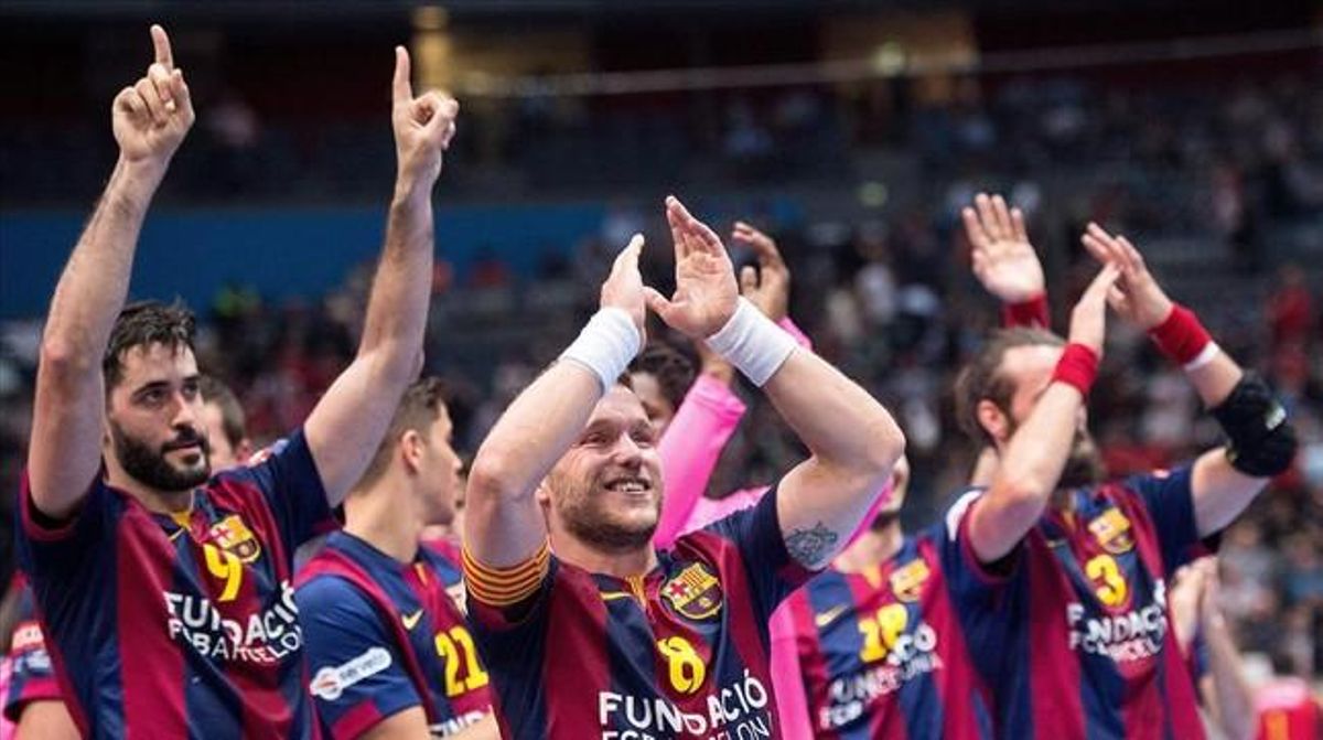 Los jugadores celebran con su afición la victoria en Colonia Los jugadores celebran con su afición la victoria en Colonia