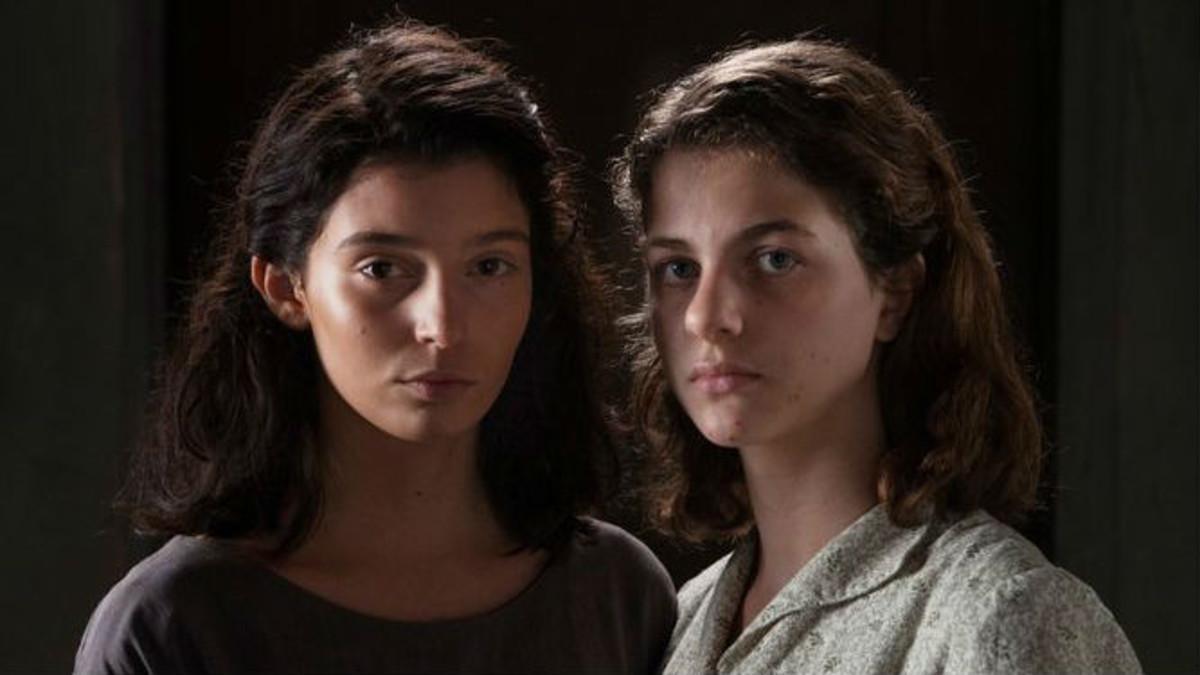 Margherita Mazzuco y Gaia Girace encarnan a las adolescentes Elena Greco y Raffaella Cerullo.
