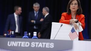 La ministra de Defensa, Margarita Robles, junto a la silla que ocupa Estados Unidos en la primera jornada de la cumbre de la OTAN, el pasado 29 de junio de 2022 en el recinto ferial de Ifema, en Madrid.