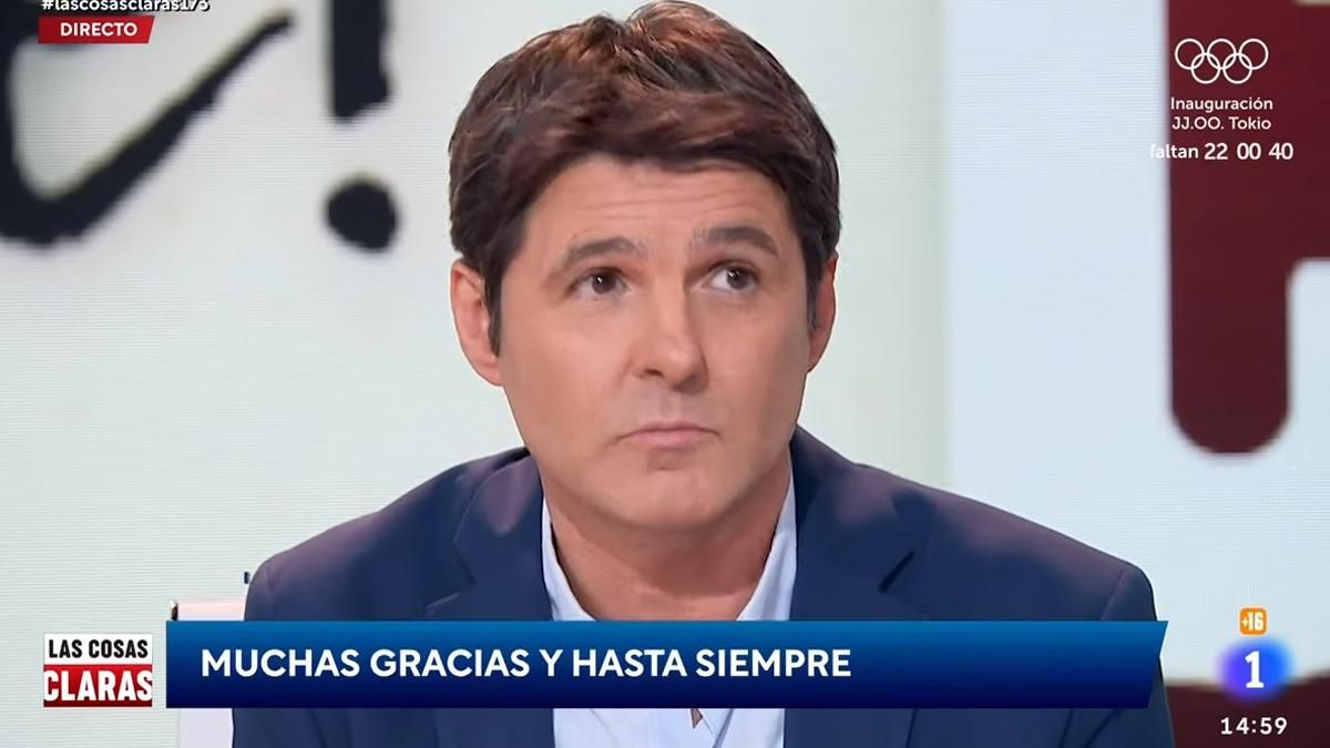 El detalle que pasó desapercibido en la despedida de Jesús Cintora en 'Las cosas claras' El detalle que pasó desapercibido en la despedida de Jesús Cintora en 'Las cosas claras'
