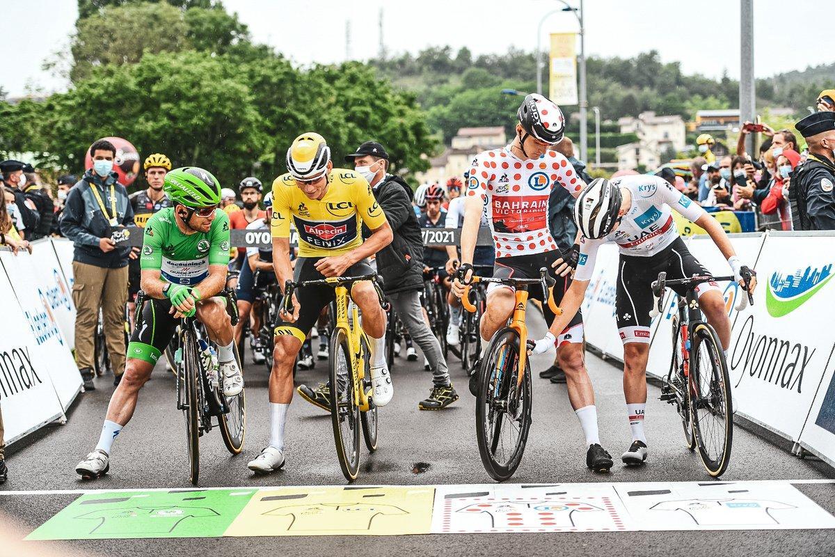 Los líderes de las diversas clasificaciones, en la salida de la octava etapa del Tour.