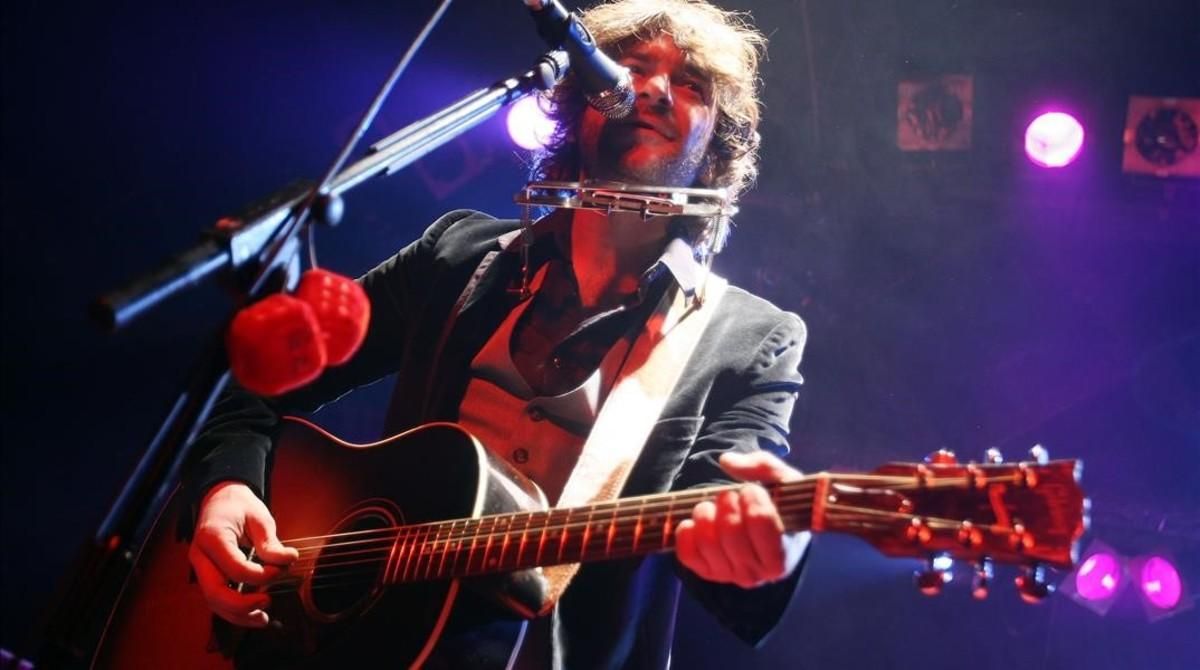 El cantautor madrileño Quique González, en un concierto en Barcelona. El cantautor madrileño Quique González, en un concierto en Barcelona.