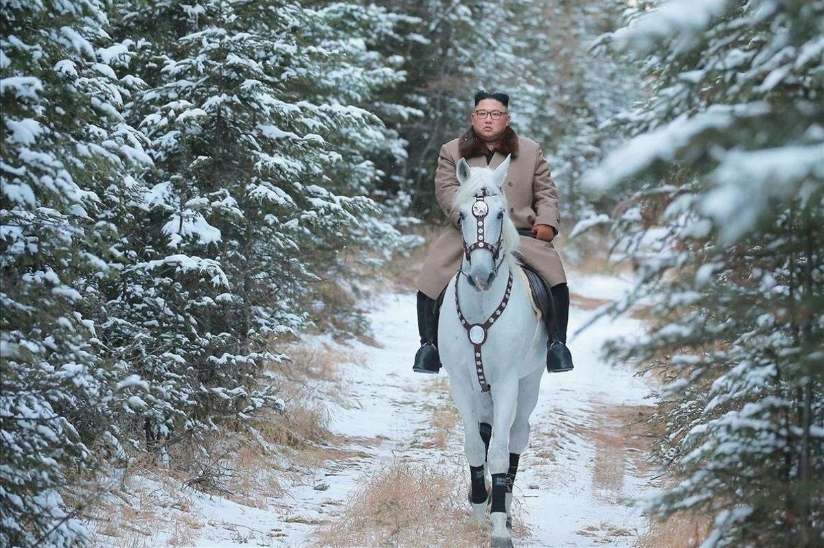 Kim Jong-un, en las faldas del monte Paektu. Kim Jong-un, en las faldas del monte Paektu.