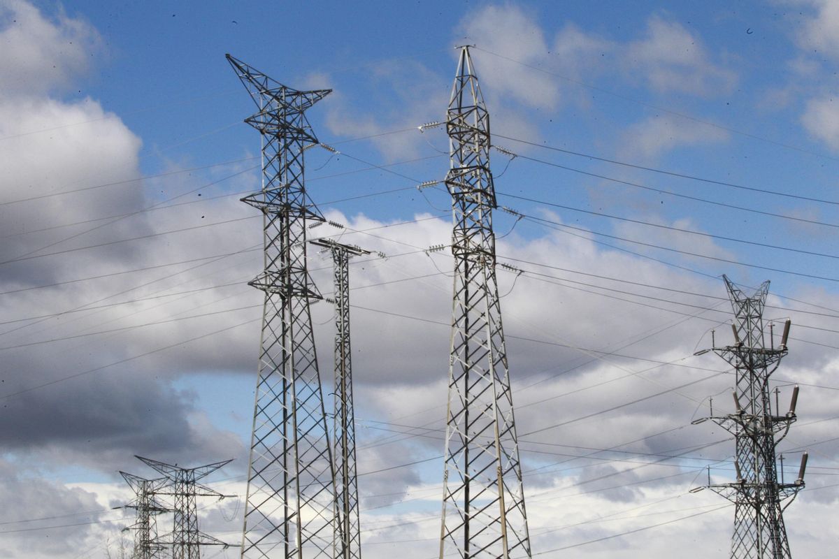 Varias torres eléctricas de alta tensión. Varias torres eléctricas de alta tensión.