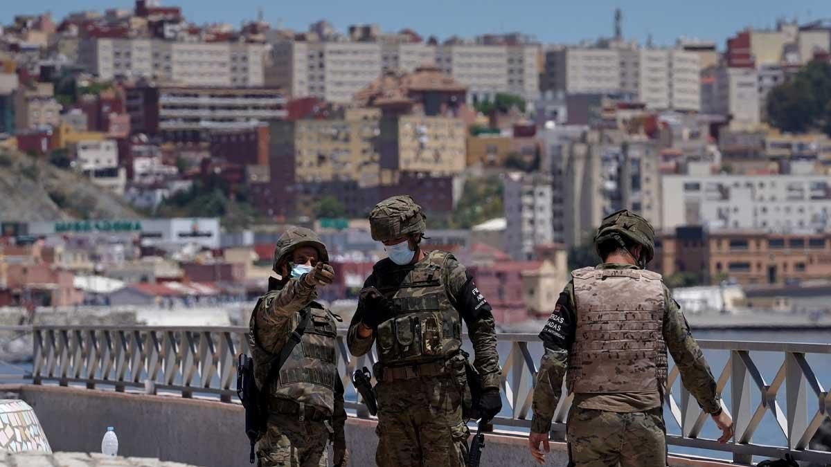 Militares españoles en Ceuta. Militares españoles en Ceuta.