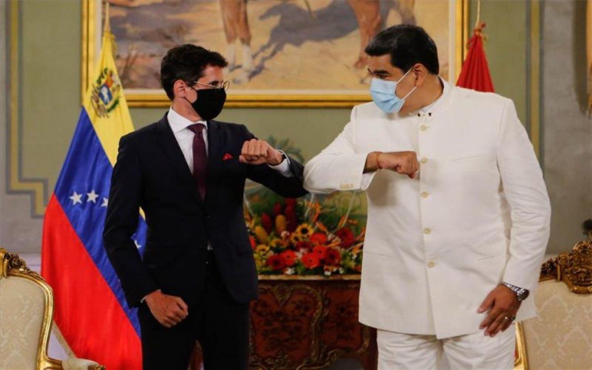 Nicolás Maduro con el nuevo embajador de Suiza en Venezuela.