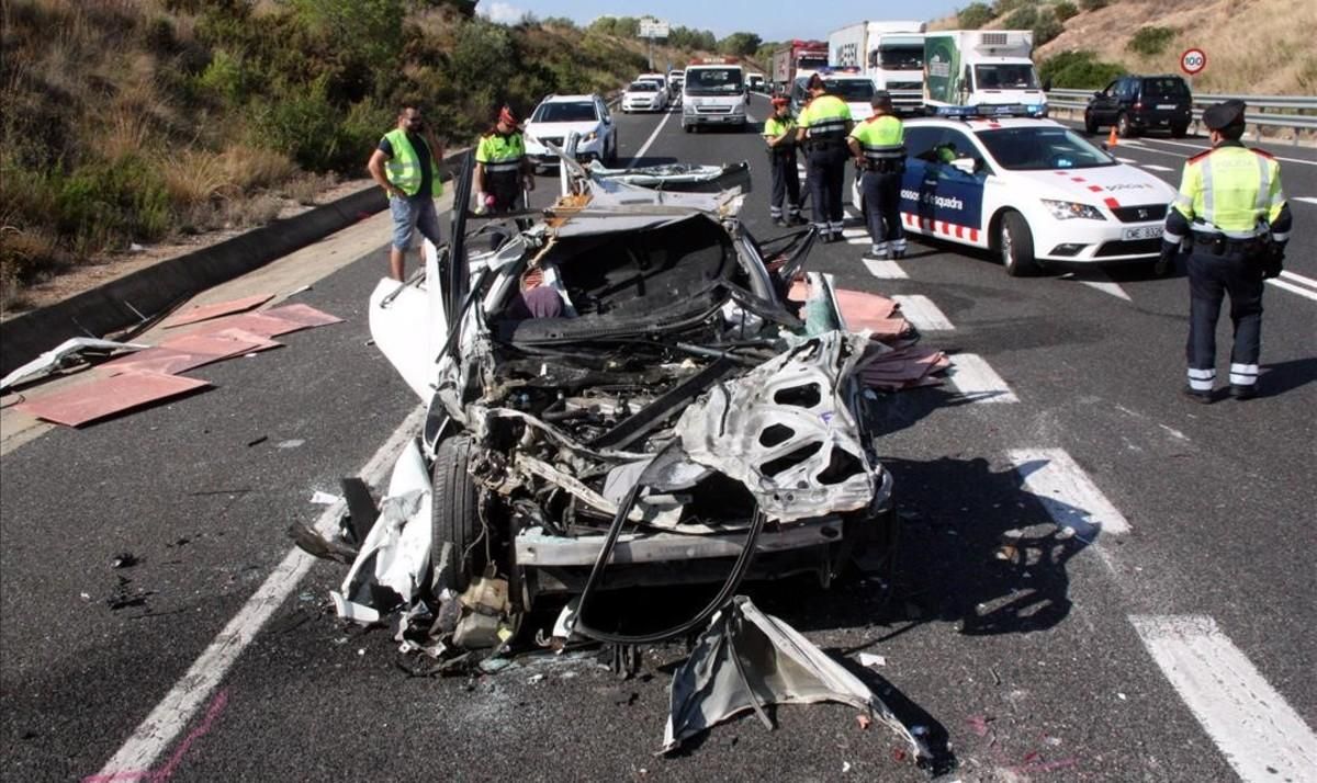 Estado de un turismo mplicado en un accidente reciente en Altafulla. Estado de un turismo mplicado en un accidente reciente en Altafulla.