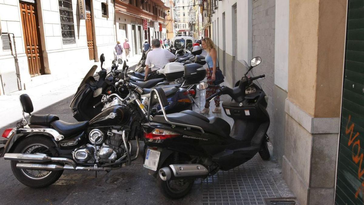 La banda de la furgoneta: 14 detenidos por robar motos por encargo en Málaga La banda de la furgoneta: 14 detenidos por robar motos por encargo en Málaga