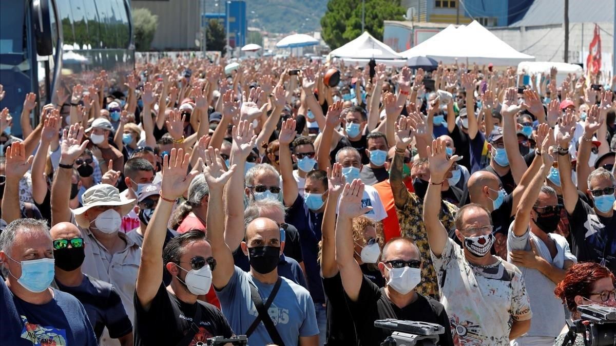 La plantilla de Nissan ratifica el acuerdo para el cierre de las plantas de Barcelona La plantilla de Nissan ratifica el acuerdo para el cierre de las plantas de Barcelona