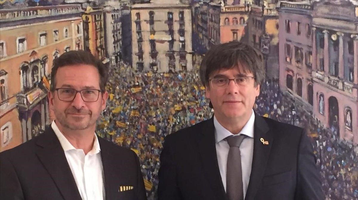 Puigdemont junto al líder del Bloque Quebequés. Puigdemont junto al líder del Bloque Quebequés.