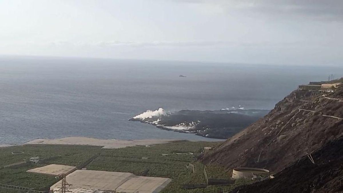 La fajana del volcán rompe la gran playa surfera de La Palma La fajana del volcán rompe la gran playa surfera de La Palma