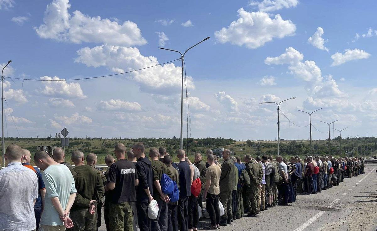 Prisioneros de guerra ucranianos liberados en el marco de un intercambio con Rusia.