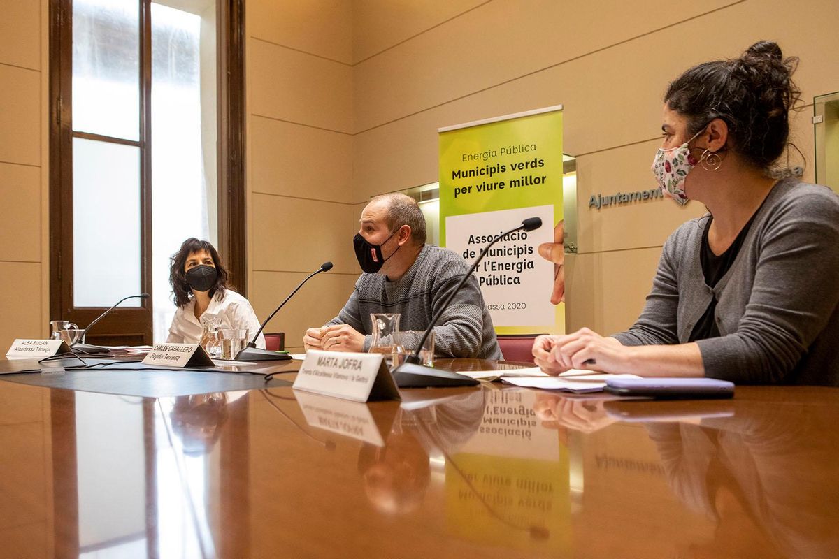 Alba Pijuan, Carles Caballero y Marta Jofra en la asamblea para la constitución de la AMEP en Terrassa Alba Pijuan, Carles Caballero y Marta Jofra en la asamblea para la constitución de la AMEP en Terrassa