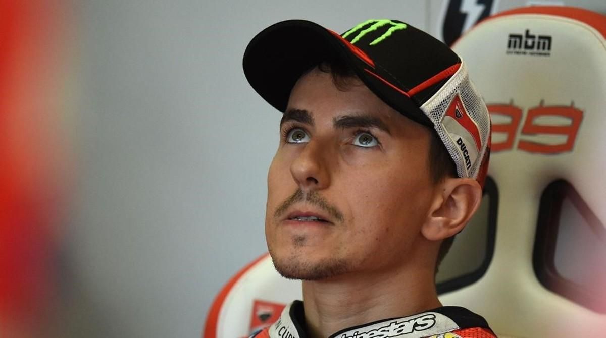 Jorge Lorenzo (Ducati), en su box en Silverstone (Inglaterra). Jorge Lorenzo (Ducati), en su box en Silverstone (Inglaterra).