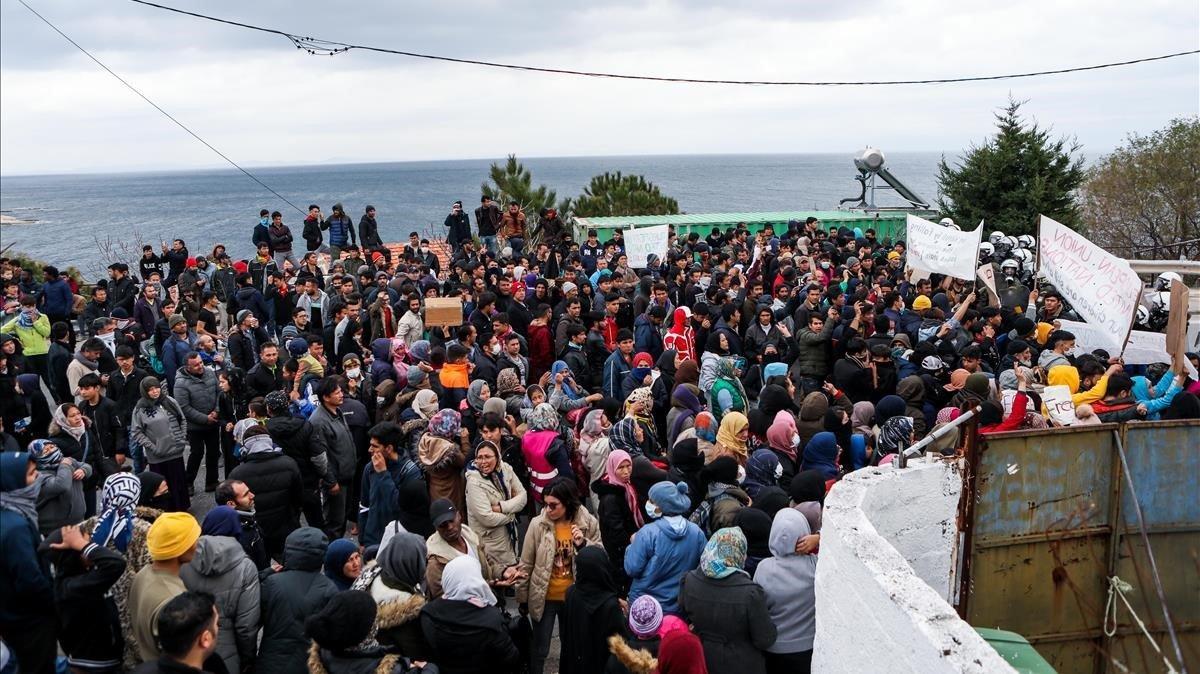 Manifestación en la isla de Lesbos, el pasado 3 de febrero, de refugiados y migrantes en protesta por las trabas en la solicitud de asilo