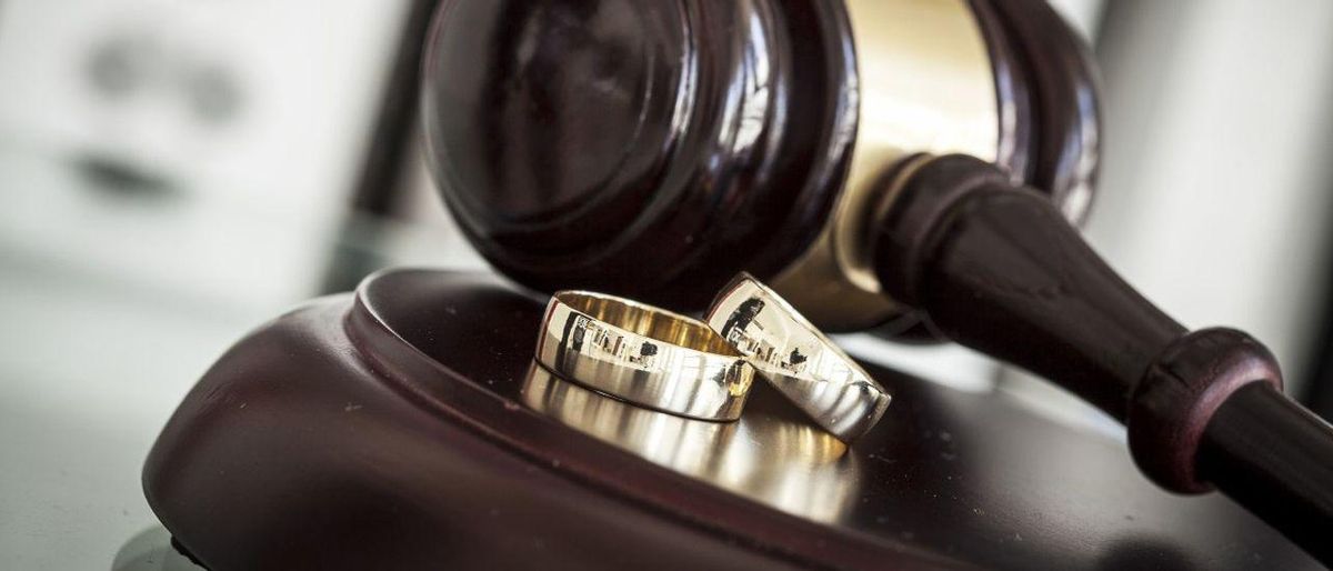 Las alianzas y la justicia, una combinación a evitar (salvo en las bodas). Las alianzas y la justicia, una combinación a evitar (salvo en las bodas).