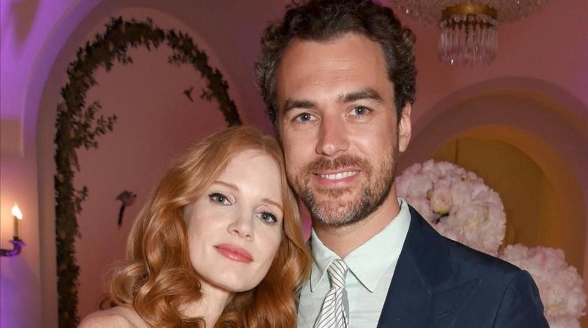 Jessica Chastain posa con su marido, Gian Luca Passi de Preposulo, en el photocall del Festival de cine de Cannes, el 20 de mayo del 2017. Jessica Chastain posa con su marido, Gian Luca Passi de Preposulo, en el photocall del Festival de cine de Cannes, el 20 de mayo del 2017.