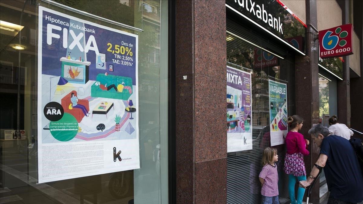 Publicidad de hipotecas  de entidades bancarias, en Barcelona.