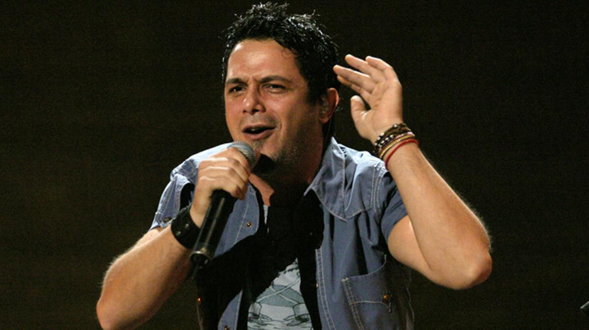 Alejandro Sanz expulsa de su concierto a un hombre que estaba maltratando a un mujer.