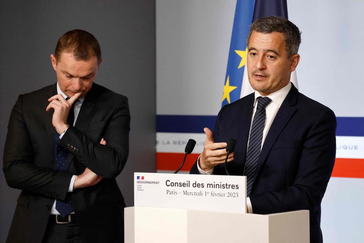 El ministro del Interior francés, Gérald Darmanin, habla en presencia del titular de Trabajo, Olivier Dussopt, en la rueda de prensa posterior al Consejo de Ministros, este miércoles en París. El ministro del Interior francés, Gérald Darmanin, habla en presencia del titular de Trabajo, Olivier Dussopt, en la rueda de prensa posterior al Consejo de Ministros, este miércoles en París.