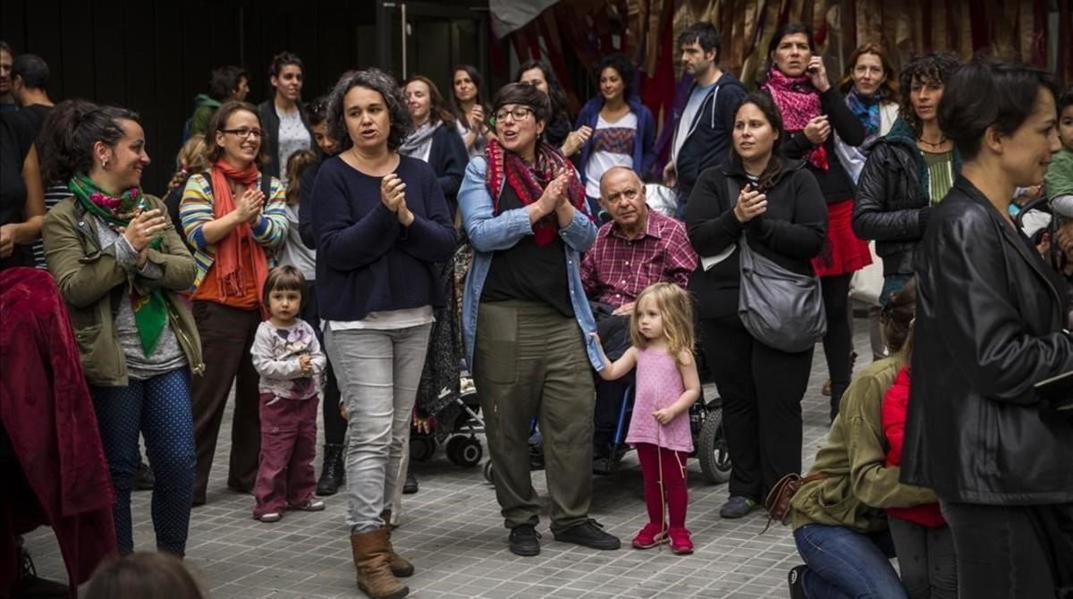 Protesta de familias que se han quedado sin plaza en el colegio solicitado ante el colegio Els Encants de Barcelona, el viernes pasado. Protesta de familias que se han quedado sin plaza en el colegio solicitado ante el colegio Els Encants de Barcelona, el viernes pasado.
