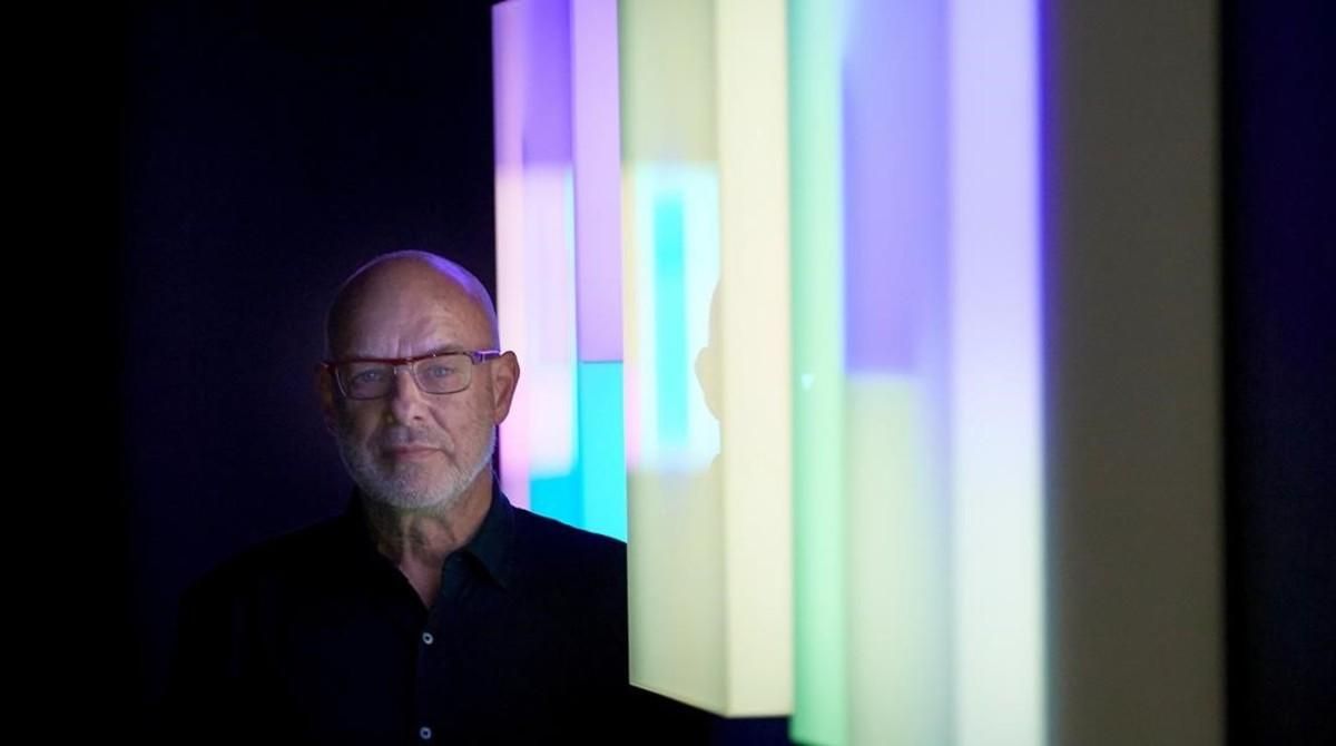 Brian Eno, este miércoles, en el centro Arts Santa Mònica de Barcelona, en la inauguración de ’Lightforms / Soundforms’. Brian Eno, este miércoles, en el centro Arts Santa Mònica de Barcelona, en la inauguración de ’Lightforms / Soundforms’.