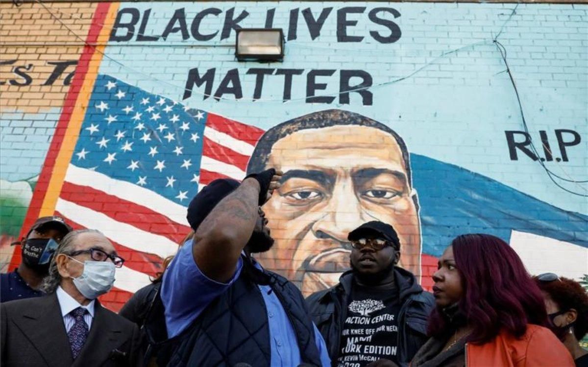 Un mural en honor a George Floyd en un barrio de Brooklyn, Nueva York. Un mural en honor a George Floyd en un barrio de Brooklyn, Nueva York.
