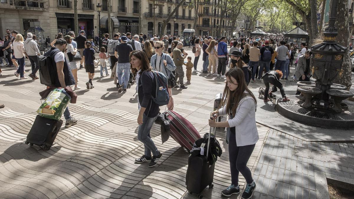 El covid continua pujant, però baixen les hospitalitzacions a Espanya
