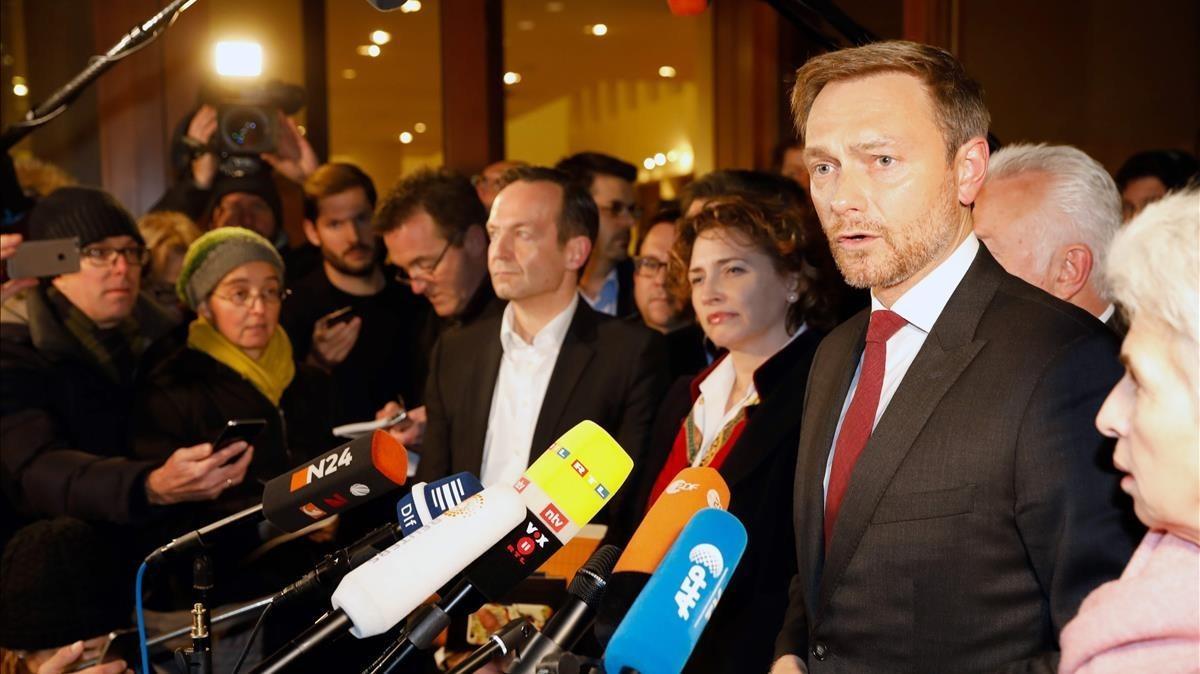 El líder de los liberales, Christian Lindner, hace declaraciones a la prensa tras la ruptura de las negociaciones para formar un nuevo Gobierno.