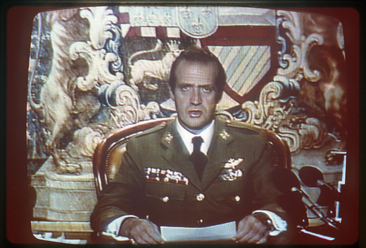 El rey Juan Carlos, durante su alocución la madrugada del 23-F El rey Juan Carlos, durante su alocución la madrugada del 23-F