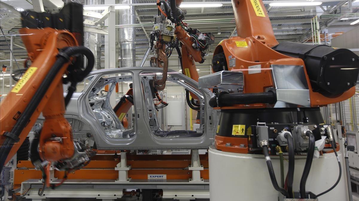 Cada nuevo robot sustituye a dos trabajadores en la industria manufacturera