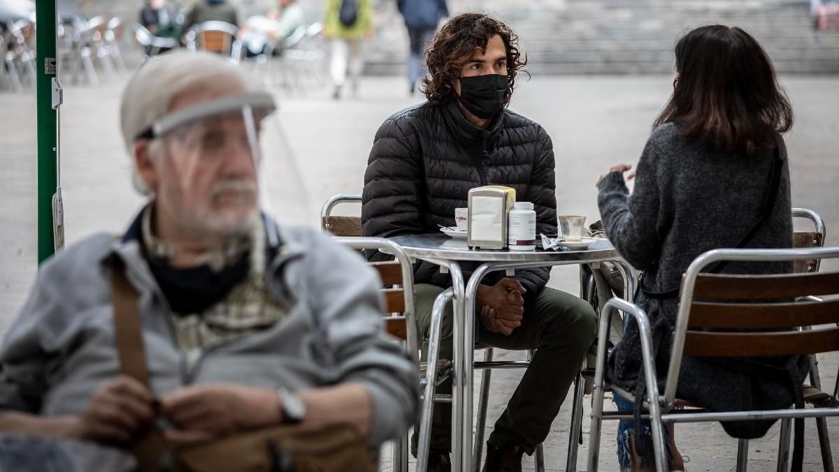 1 de julio, ¿fin de las mascarillas al aire libre? Cuándo dejaremos las mascarillas? La opinión de 5 expertos