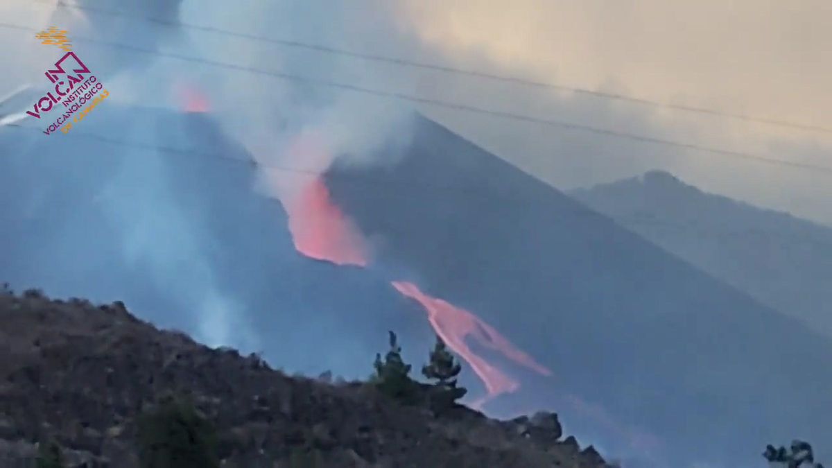 Nuevo derrumbe parcial del cono del volcán de La Palma. Nuevo derrumbe parcial del cono del volcán de La Palma.