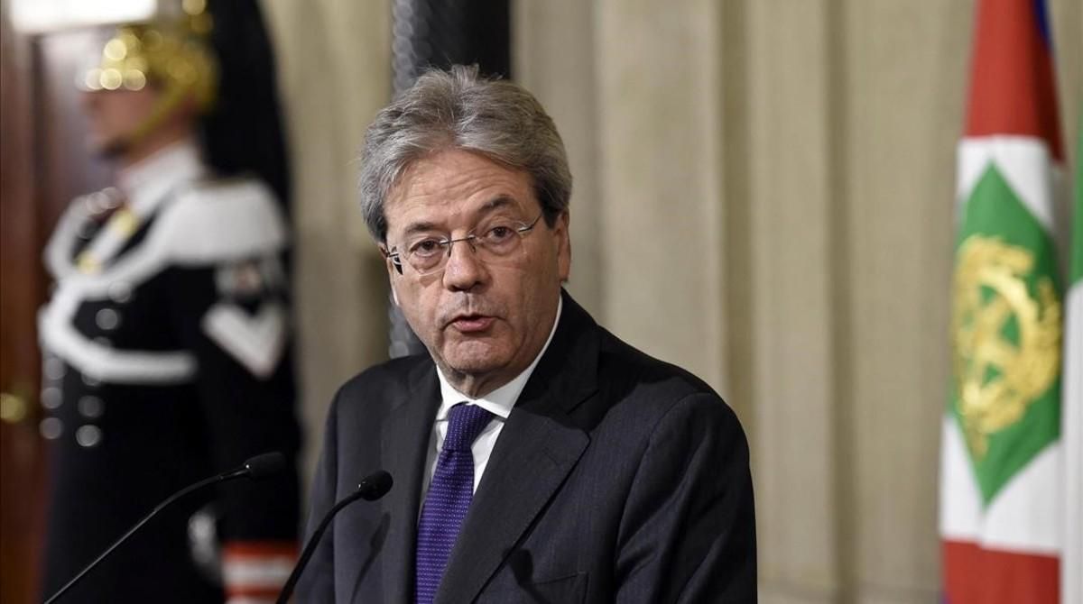 Gentiloni, durante su rueda de prensa tras la reunión con el presidente de la República, Sergio Mattarella, en el Quirinale, en Roma, este lunes. Gentiloni, durante su rueda de prensa tras la reunión con el presidente de la República, Sergio Mattarella, en el Quirinale, en Roma, este lunes.