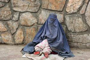 El crit desesperat de les dones a l’Afganistan: «Els talibans estan apostats davant de la porta, no podem sortir»