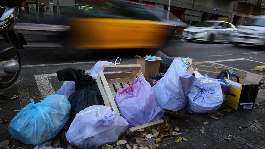 Activado un plan de choque en Barcelona contra la suciedad de las calles