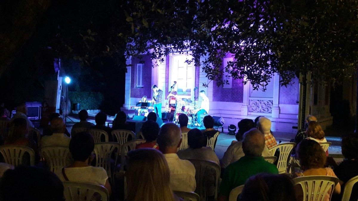 Una noche de actividades en Can Tinturé Una noche de actividades en Can Tinturé