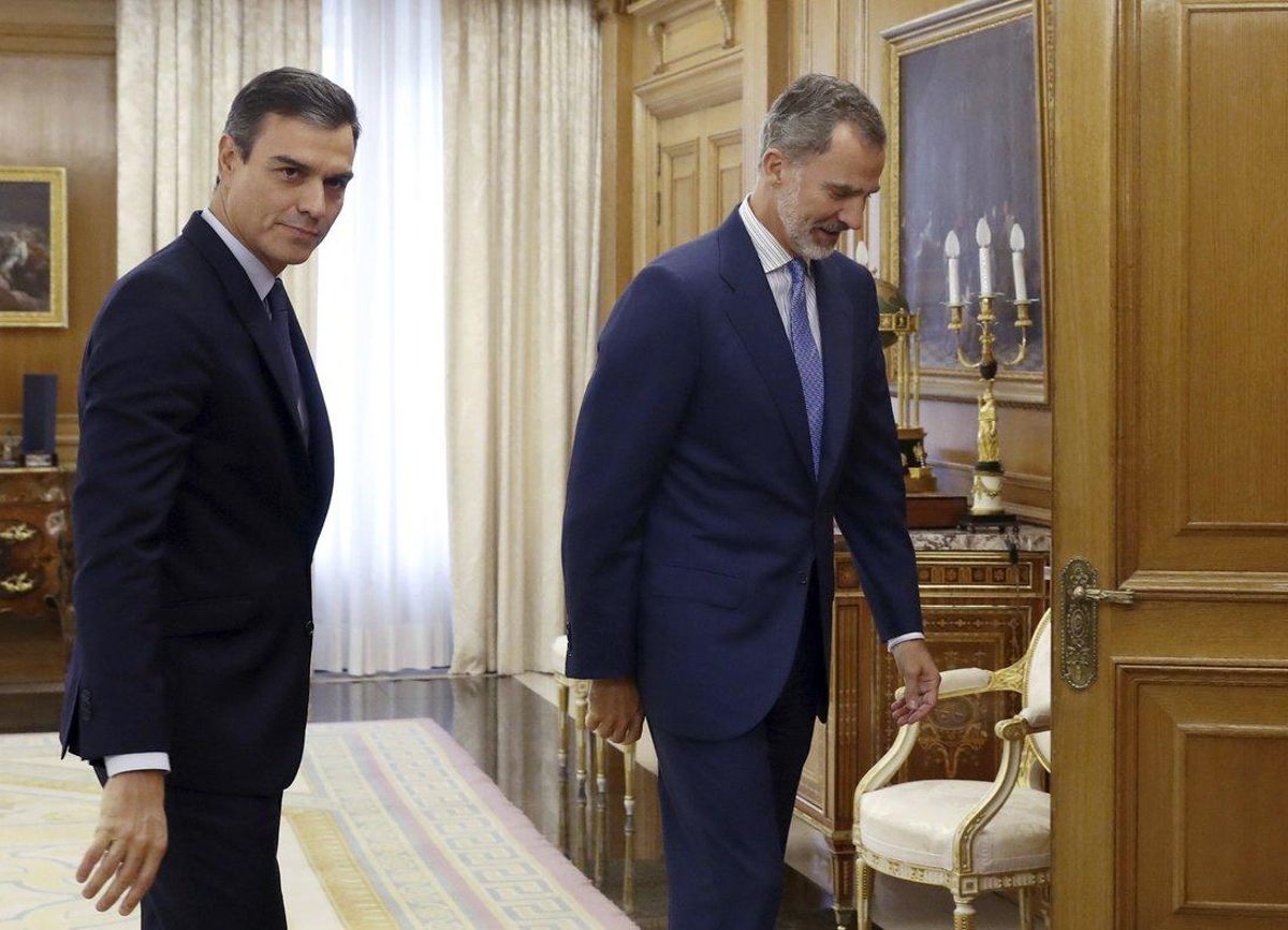 El Rey recibe a Sánchez en Zarzuela. El Rey recibe a Sánchez en Zarzuela.